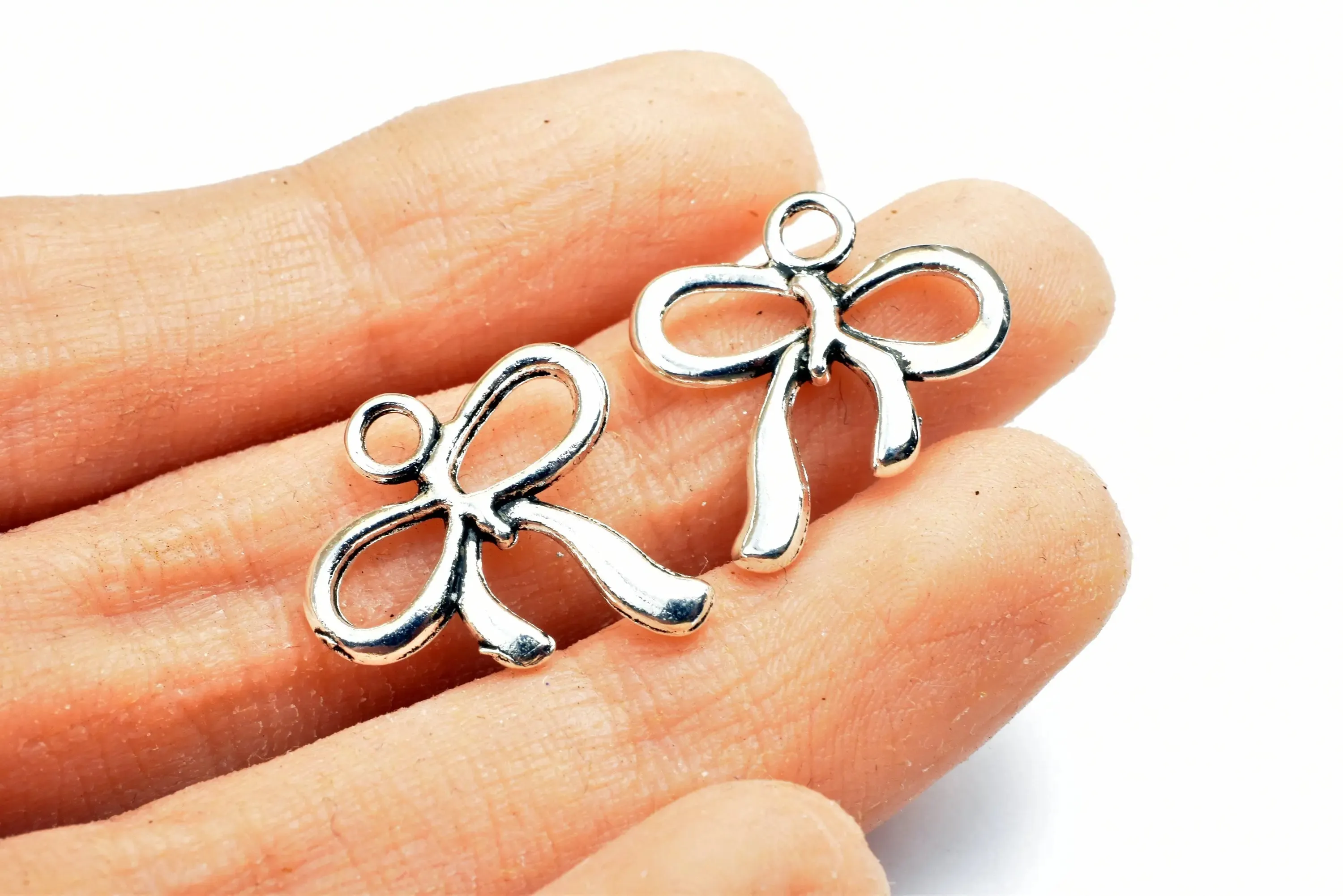 16 PCs Bow Tie Charms Antique Tibetan Silver Tone Size 19x18mm Jump Ring Size 2.5mm Finding Pendant Charm For Jewelry Making