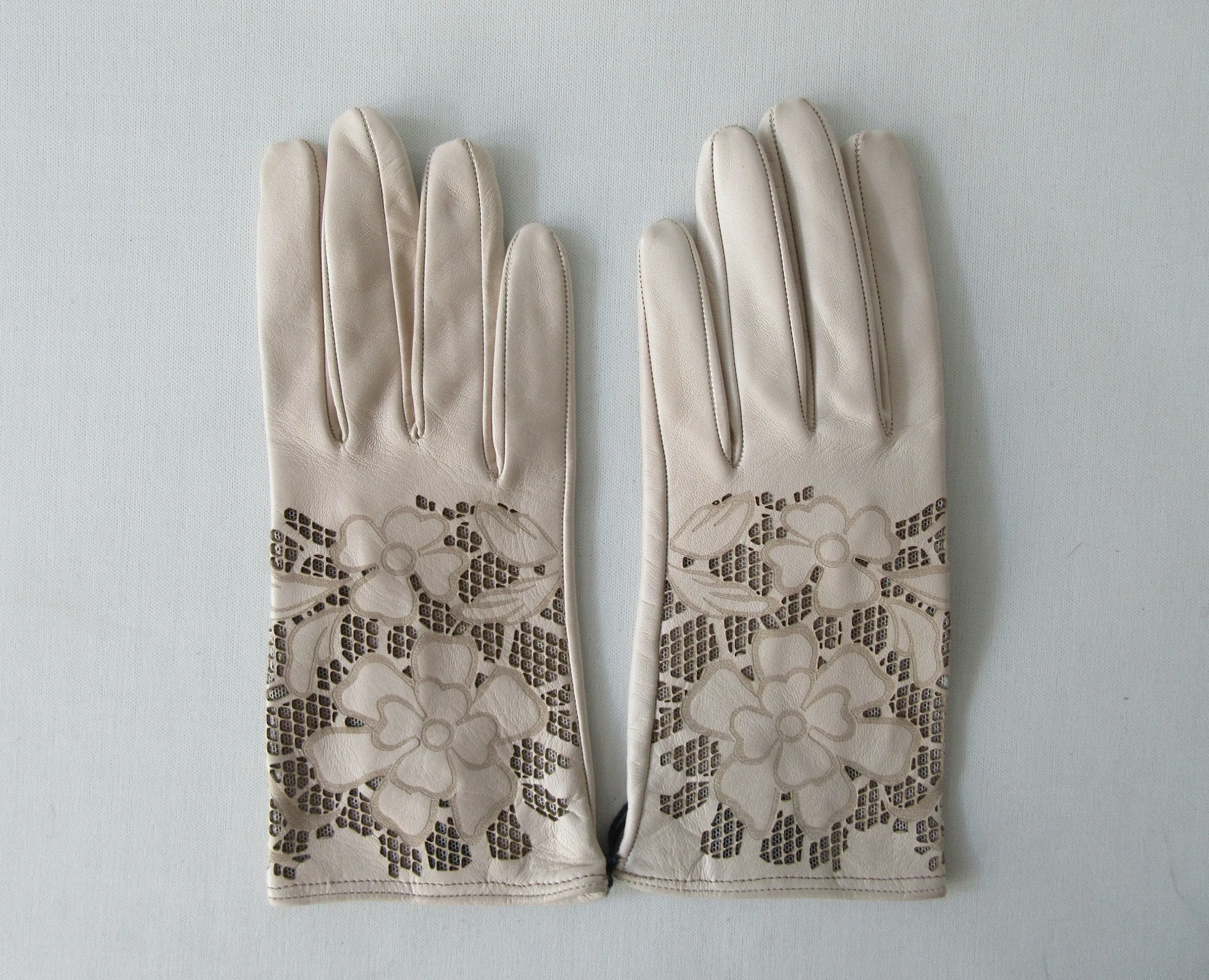 20G10 -Beige Floral Cutout Gloves