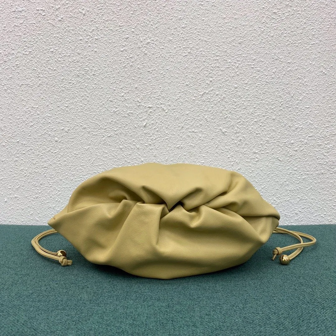 BV Medium Pouch Beige, For Women, Women’s Bags 15.7in/40cm