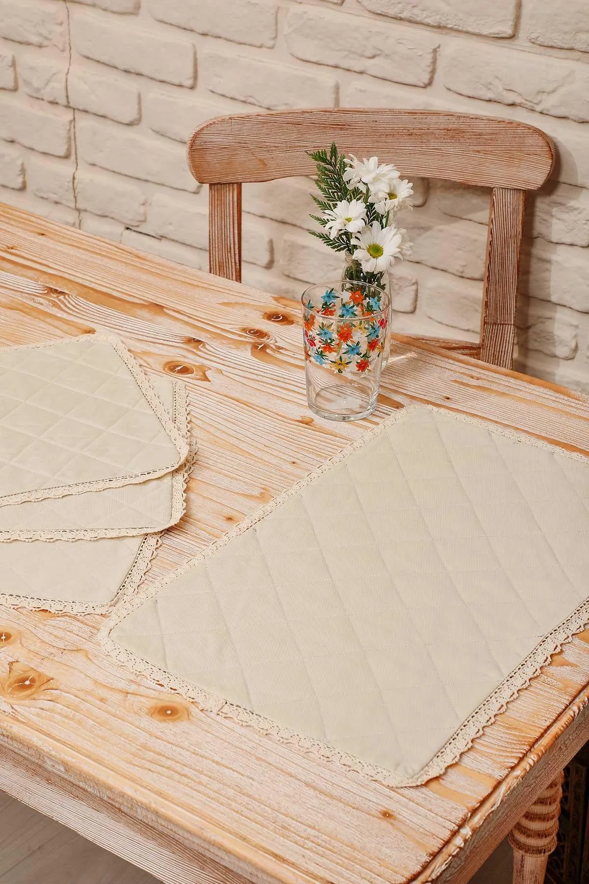 Set of 4 Washable Wipeable Placemats Polyester Table Mats Place mats Easy to Clean for Dining Table Set Kitchen Table,A-1B